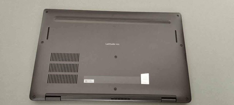 Dell Latitude 7420 - Image 3